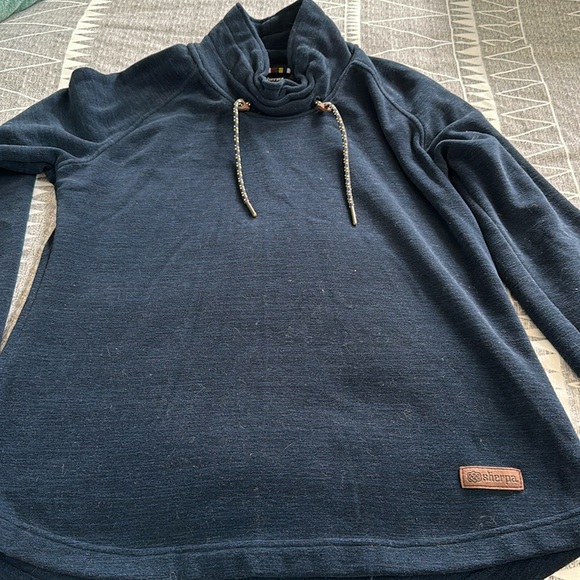 Woman’s Sherpa sweatshirt, size medium - Picture 1 of 4